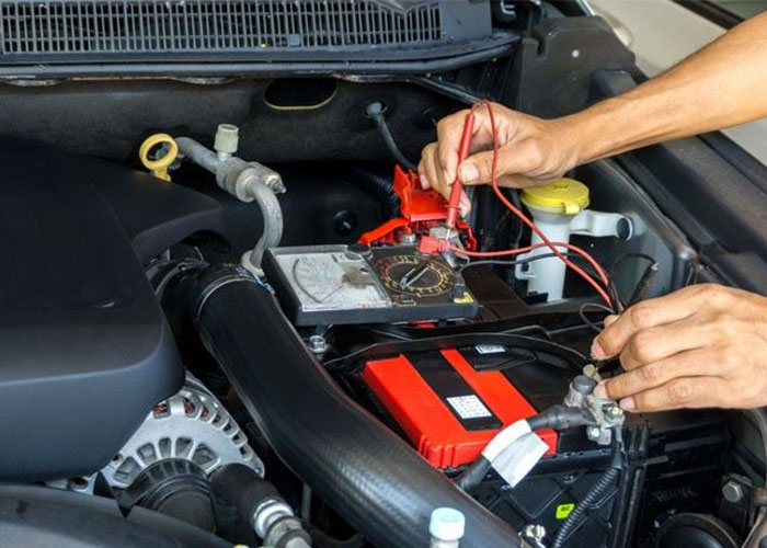 Observe-safety-tips-when-replacing-the-car-battery